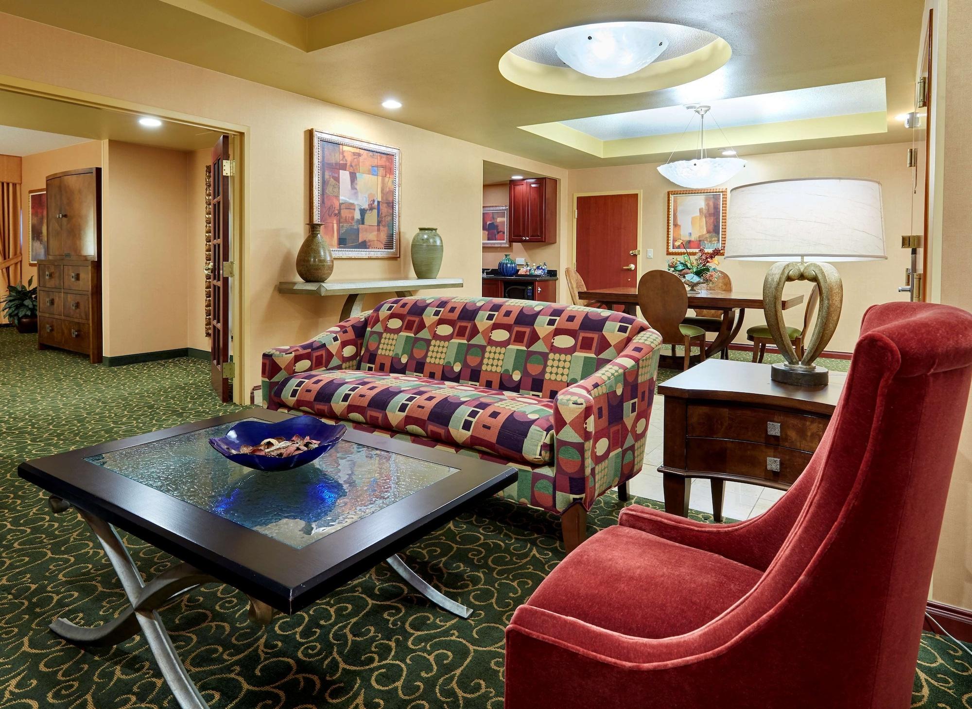 Embassy Suites By Hilton Hampton Convention Center מראה חיצוני תמונה